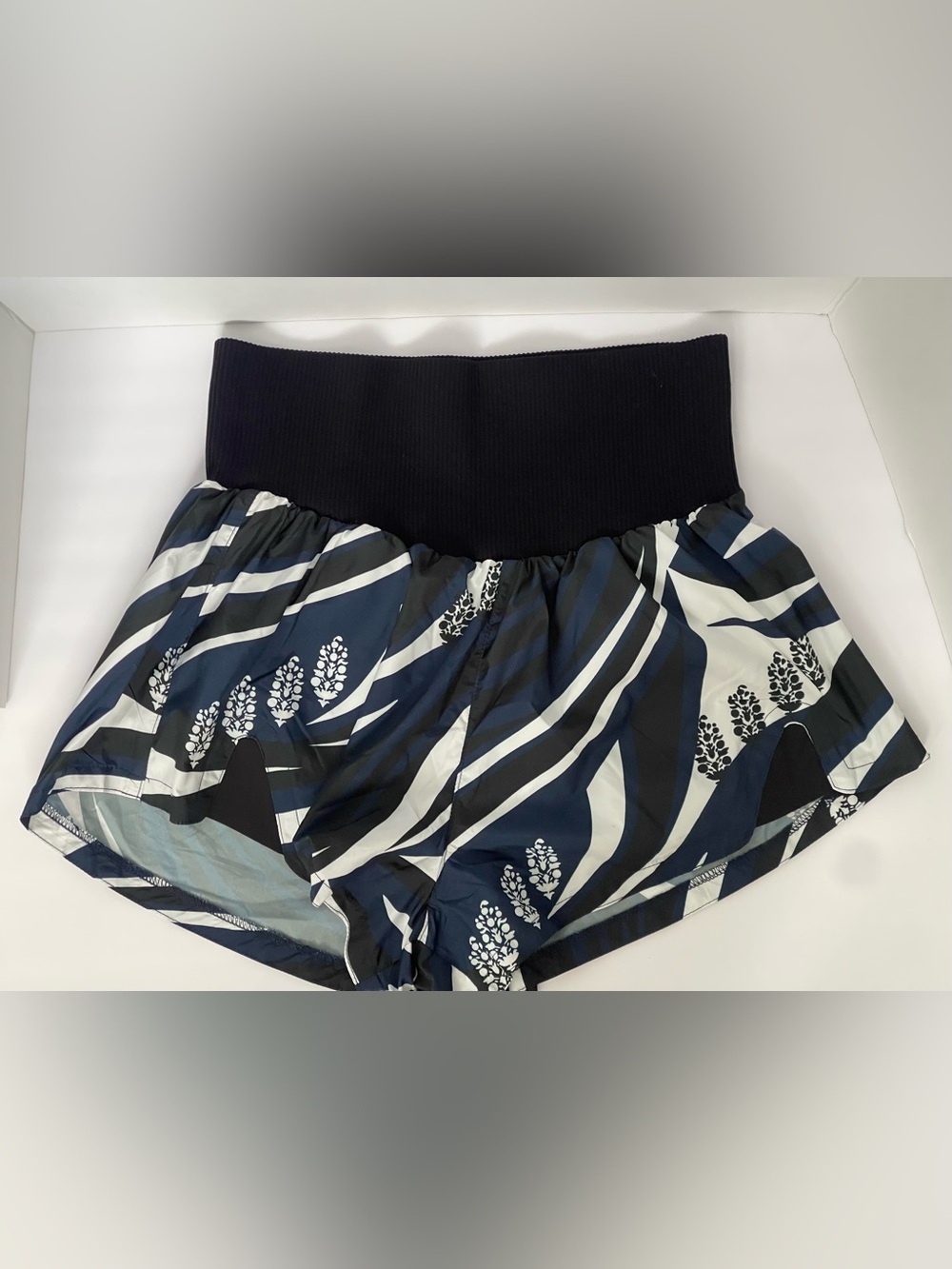 Free People Movement Carpe Diem Printed Shorts size S NWOT